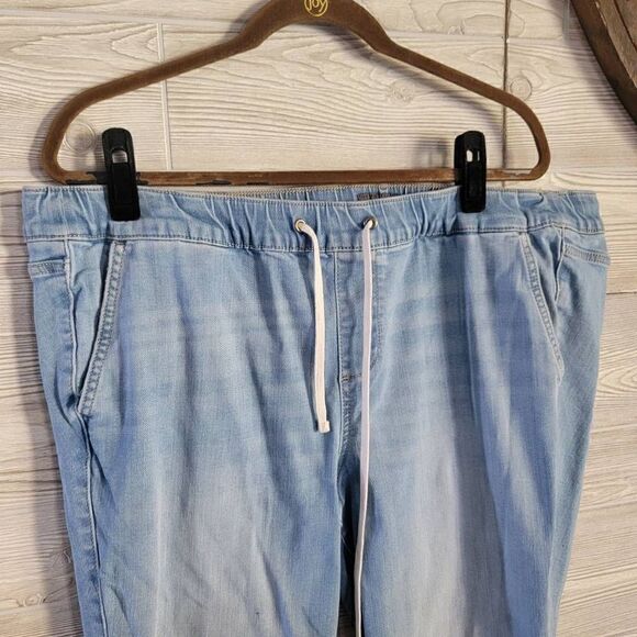 Torrid Pull On Boyfriend Straight Stretchy Jean SZ 2 (18-20) Light Wash Drawstri - Picture 2 of 5